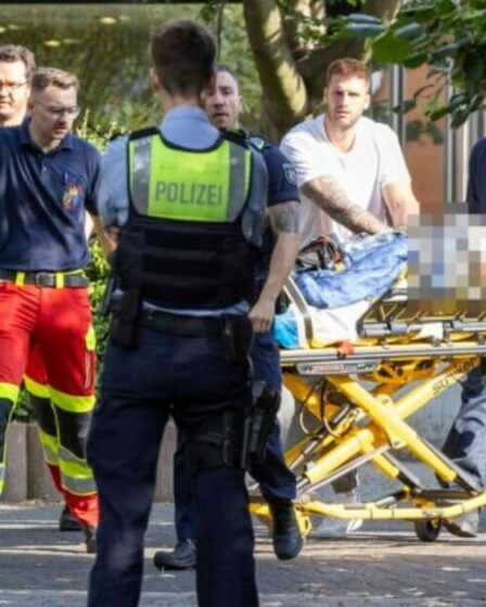 Essen School poignardage: un knifman abattu après que l'enseignant a attaqué et que la police s'est précipitée