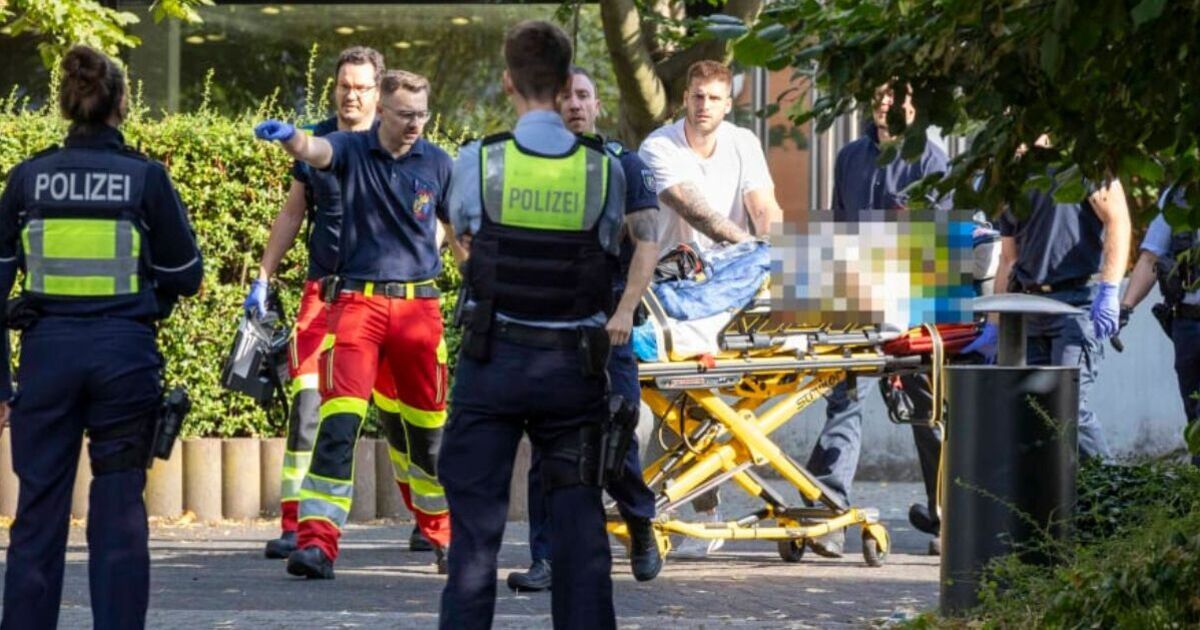 Essen School poignardage: un knifman abattu après que l'enseignant a attaqué et que la police s'est précipitée