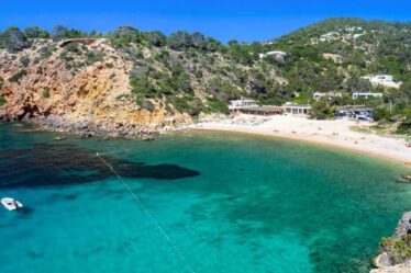 Fury à Ibiza alors que les habitants lancent la guerre à travers les touristes sur les plages