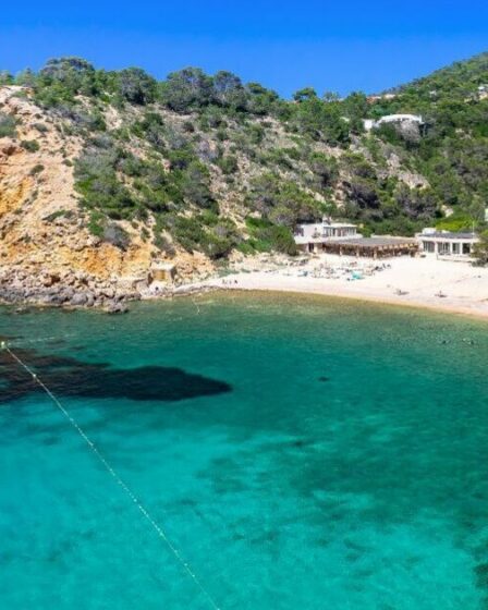Fury à Ibiza alors que les habitants lancent la guerre à travers les touristes sur les plages