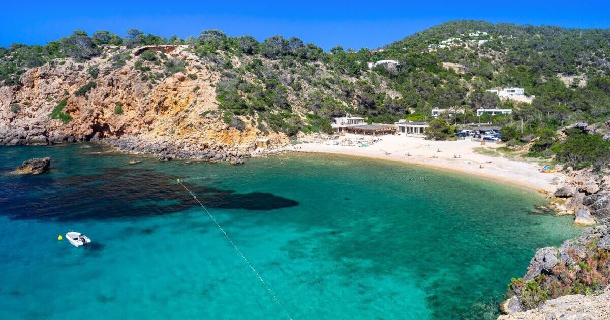 Fury à Ibiza alors que les habitants lancent la guerre à travers les touristes sur les plages