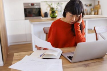 HMRC demande aux Britanniques de les contacter pour garder «100%» en espèces