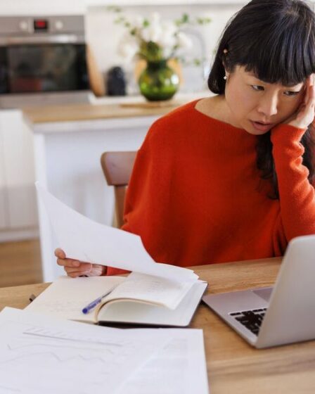 HMRC demande aux Britanniques de les contacter pour garder «100%» en espèces