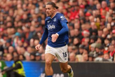 Jack Grelish a enfreint la règle peu connue à Liverpool vs Everton mais n'a pas été puni