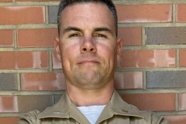 `` Je suis un Marine qui a esquivé des roquettes en Irak mais rien ne m'a préparé à la haine que je me connecte ''