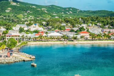 La belle île de 30 ° C en octobre est complètement ignorée par les touristes