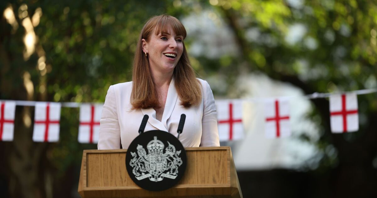 La star de GMB étimule le contrecoup avec la défense d'Angela Rayner alors qu'elle claque Nigel Farage