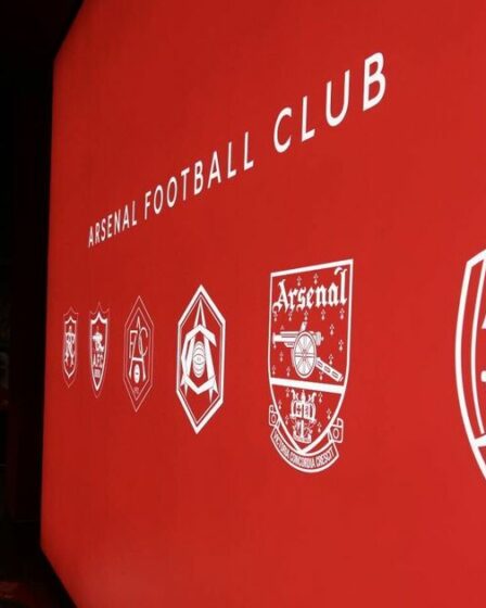 Le chef d'Arsenal laisse un rôle dans la sortie des bombes comme un bouleversement principal de la salle de conférence prévu