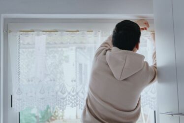 Le croisé: l'impasse du poteau rideau endommagé résolu avec un remboursement