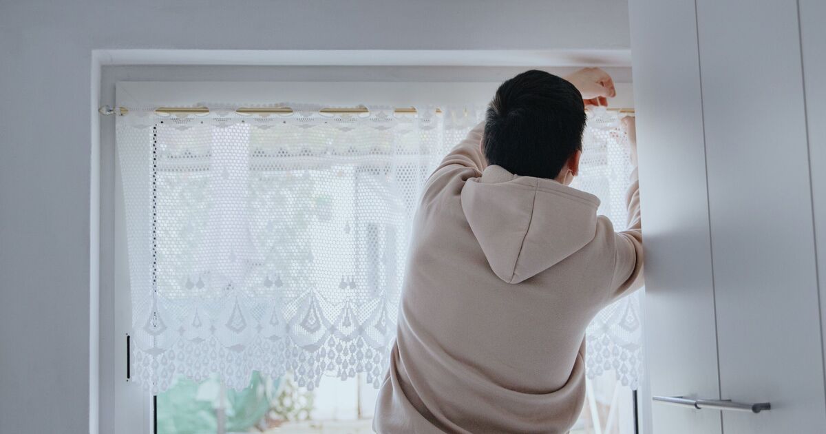 Le croisé: l'impasse du poteau rideau endommagé résolu avec un remboursement