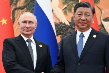 Le monde relève de la Russie exposée à aider la Chine à préparer l'invasion de Taïwan