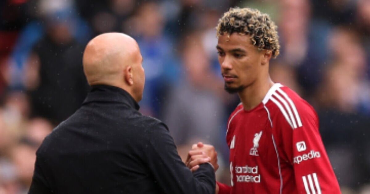 Le patron de Liverpool Arne Slot brise le silence sur la «discipline» Hugo Ekitike pour le carton rouge