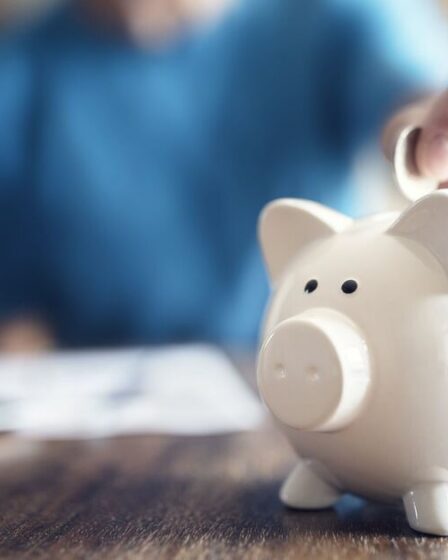 Le travail claqué pour «ne pas aller assez loin» car «déroutant» Isa a encore besoin de changement