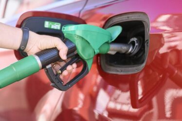 Les stations d'essence les moins chères en Angleterre les conducteurs de chargement bien inférieurs à la moyenne