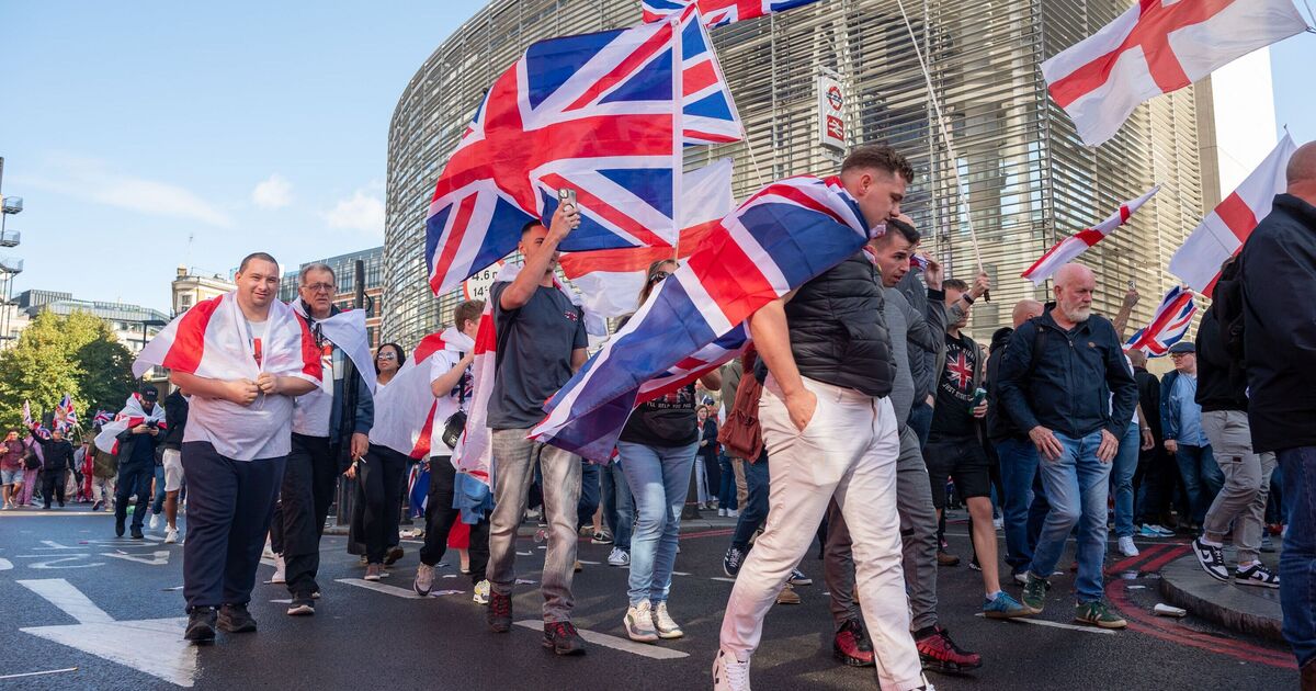 L'hôte du GMB dit «Ne condamnez pas les hommes blancs» au milieu des manifestations de Tommy Robinson