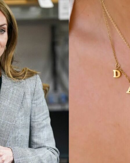Obtenez Style Collier Gold Letter de Princess Kate pour 270 £ de moins chez Abbott Lyon