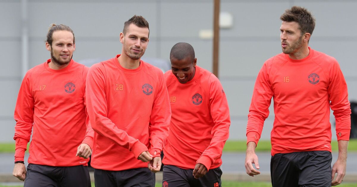 Où l'homme utd flop dont la femme a travaillé dans un magasin pendant qu'il gagnait 100 000 £ par semaine, c'est maintenant