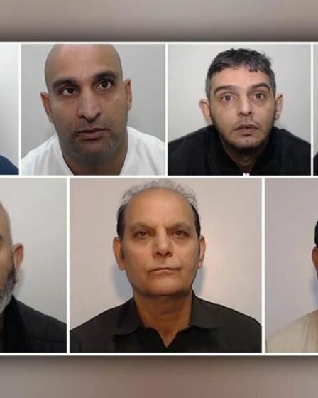 Sept man-gangs gang emprisonné pendant 174 ans pour avoir traité des écolières pour adolescents comme des `` esclaves sexuels ''