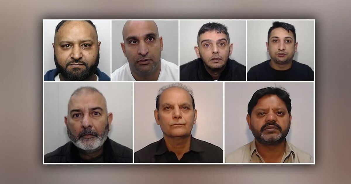 Sept man-gangs gang emprisonné pendant 174 ans pour avoir traité des écolières pour adolescents comme des `` esclaves sexuels ''