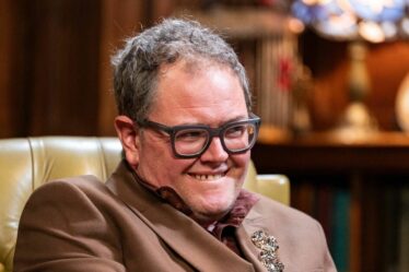 Alan Carr des Celebrity Traitors fulmine après la « hache » alors qu'il dit « quelle façon de le découvrir »