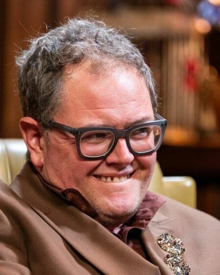 Alan Carr des Celebrity Traitors fulmine après la « hache » alors qu'il dit « quelle façon de le découvrir »