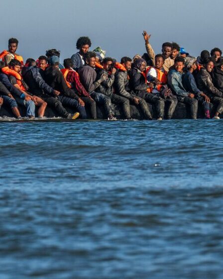 Fureur car les migrants pouvaient récupérer, laver et déposer leurs vêtements gratuitement