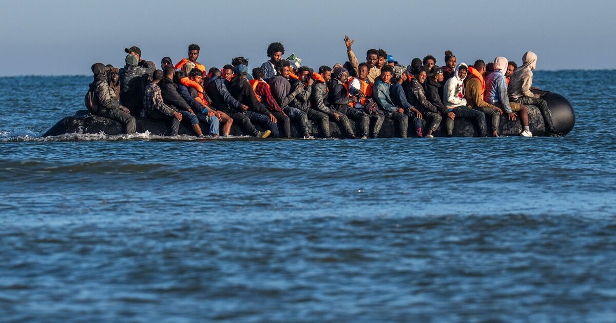 Fureur car les migrants pouvaient récupérer, laver et déposer leurs vêtements gratuitement