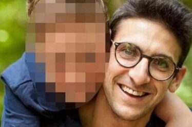 Héros papa de trois enfants par la police alors qu'il arrêtait le terroriste d'assaut la synagogue illustré