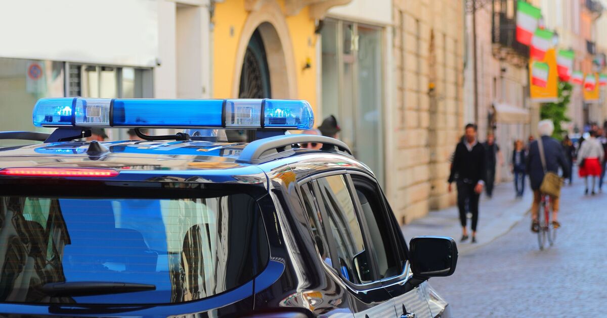 Horreur alors qu'un touriste tombe à mort de 22 pieds devant sa fille devant un monument populaire