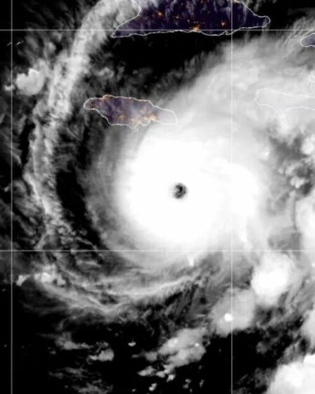 La Jamaïque se prépare à affronter son ouragan le plus puissant, l'ouragan Melissa, qui frappera l'île.