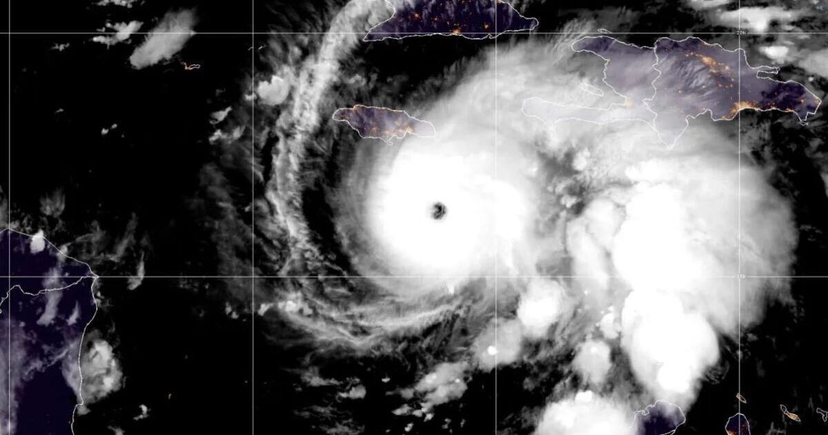 La Jamaïque se prépare à affronter son ouragan le plus puissant, l'ouragan Melissa, qui frappera l'île.