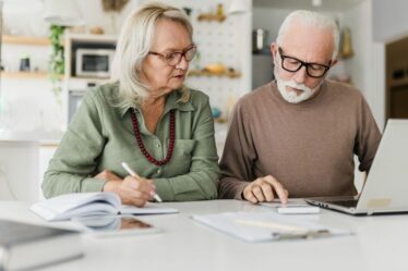 La fureur de la pension d'État alors que les jeunes Britanniques exigent «le triple serrure devrait être mis au rebut!