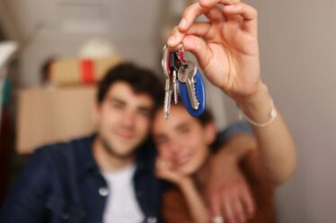 Les experts immobiliers mettent en garde contre un détail clé après que Kemi Badenoch s'engage à éliminer les droits de timbre