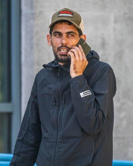 Les migrants de l'hôtel ont menacé le personnel avec des couteaux alors qu'ils ne pouvaient pas déjeuner à 6h30