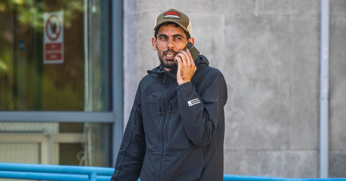 Les migrants de l'hôtel ont menacé le personnel avec des couteaux alors qu'ils ne pouvaient pas déjeuner à 6h30