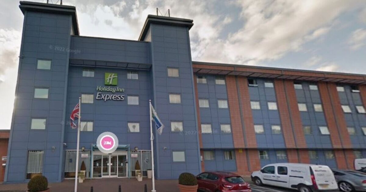 Les militants anti-asylum s'affrontent avec des contre-manifestants à l'Oxford Migrant Hotel