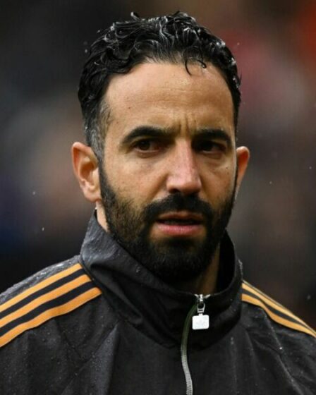 Man Utd a mis en garde contre un objectif de transfert de 60 millions de livres sterling alors que le président insiste sur le fait qu'il n'y a "aucune pression" pour vendre