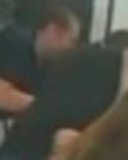 Moment insensé, papa frappe le professeur 9 fois après avoir dit à son élève de ranger le téléphone