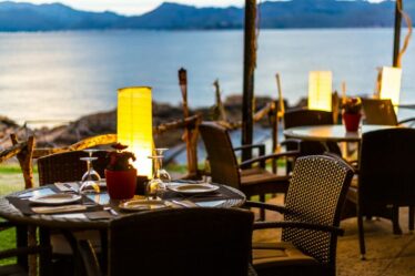 Panique à Majorque, Ibiza et Menorca alors que les touristes abandonnent les restaurants à des prix élevés