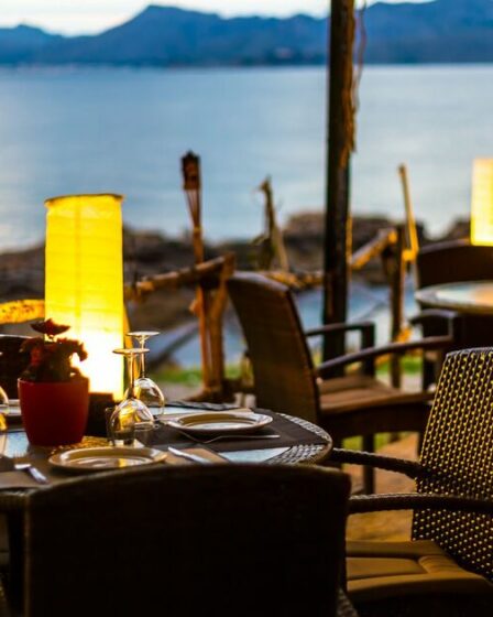 Panique à Majorque, Ibiza et Menorca alors que les touristes abandonnent les restaurants à des prix élevés