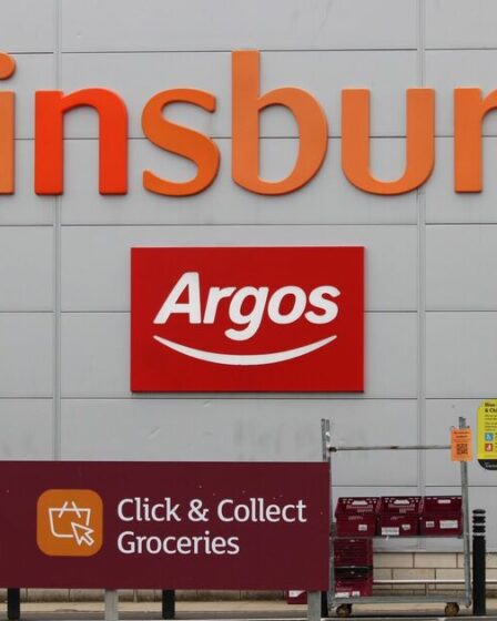 Sainsbury's et Argos embauchent 19 000 personnes avant Noël avec une promesse de salaire