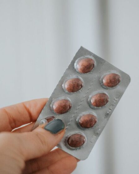 Symptôme de « caca noir » du NHS associé à un analgésique courant