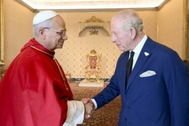 Tournée King and Queen EN DIRECT : Charles photographié avec le pape alors que la crise du prince Andrew se poursuit