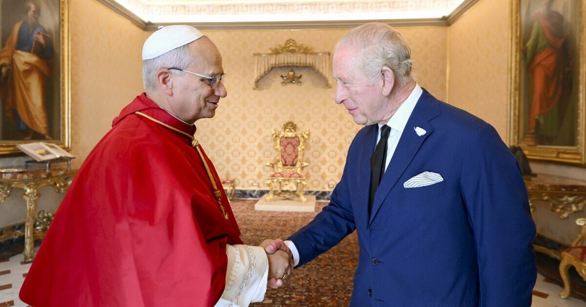 Tournée King and Queen EN DIRECT : Charles photographié avec le pape alors que la crise du prince Andrew se poursuit