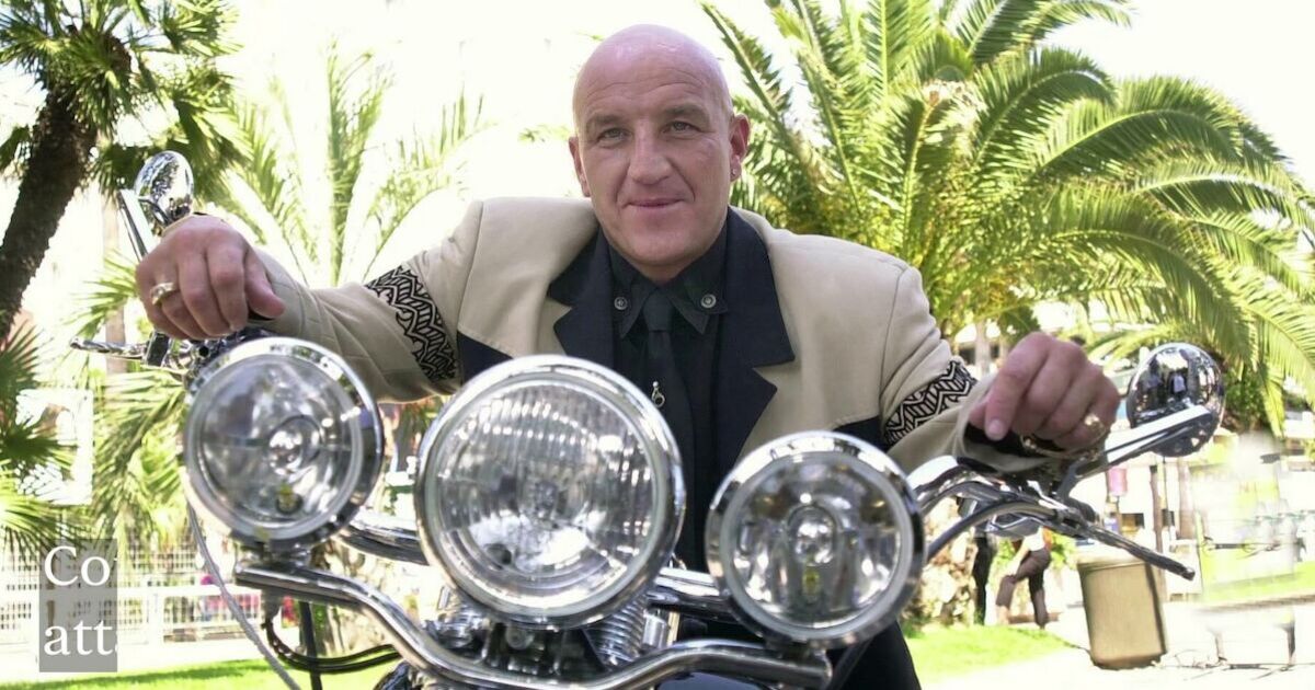 Une icône du cinéma britannique est morte sans le sou alors que sa femme dévastée n'a rien laissé