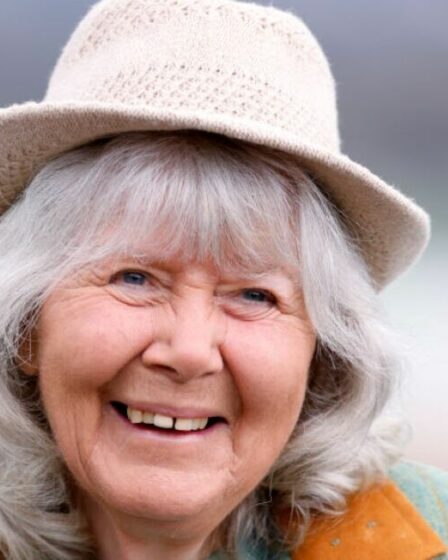 University Challenge fans `` Scroked '' alors que le spectacle diffuse Jilly Cooper hommage des heures après la mort