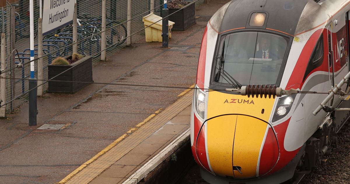 Coups de couteau dans un train à Huntingdon : un footballeur hospitalisé après avoir été poignardé lors d'une attaque dans un train