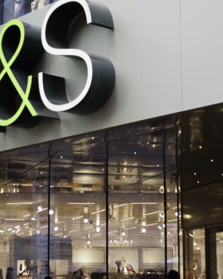 Marks & Spencer prévoit d'ouvrir 500 nouveaux magasins d'alimentation après une attaque dévastatrice de 324 millions de livres sterling