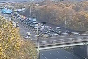 Trafic sur la M60 : un énorme accident entraîne des retards sur les M61 et M62 alors que les files d'attente sur les autoroutes se développent