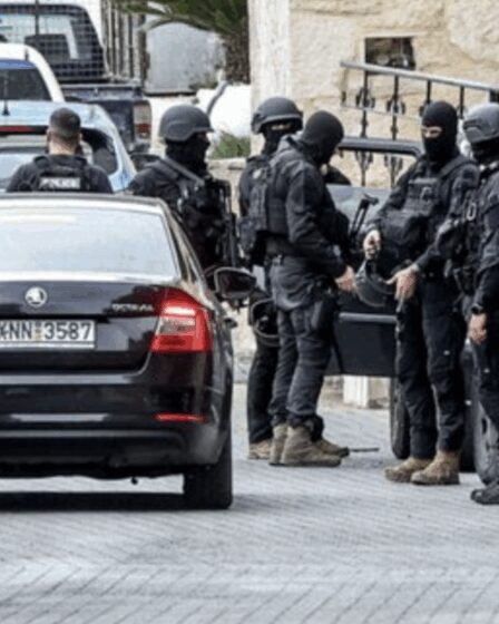 Une fusillade d'horreur dans un lieu touristique britannique populaire en Grèce fait deux morts et 10 blessés